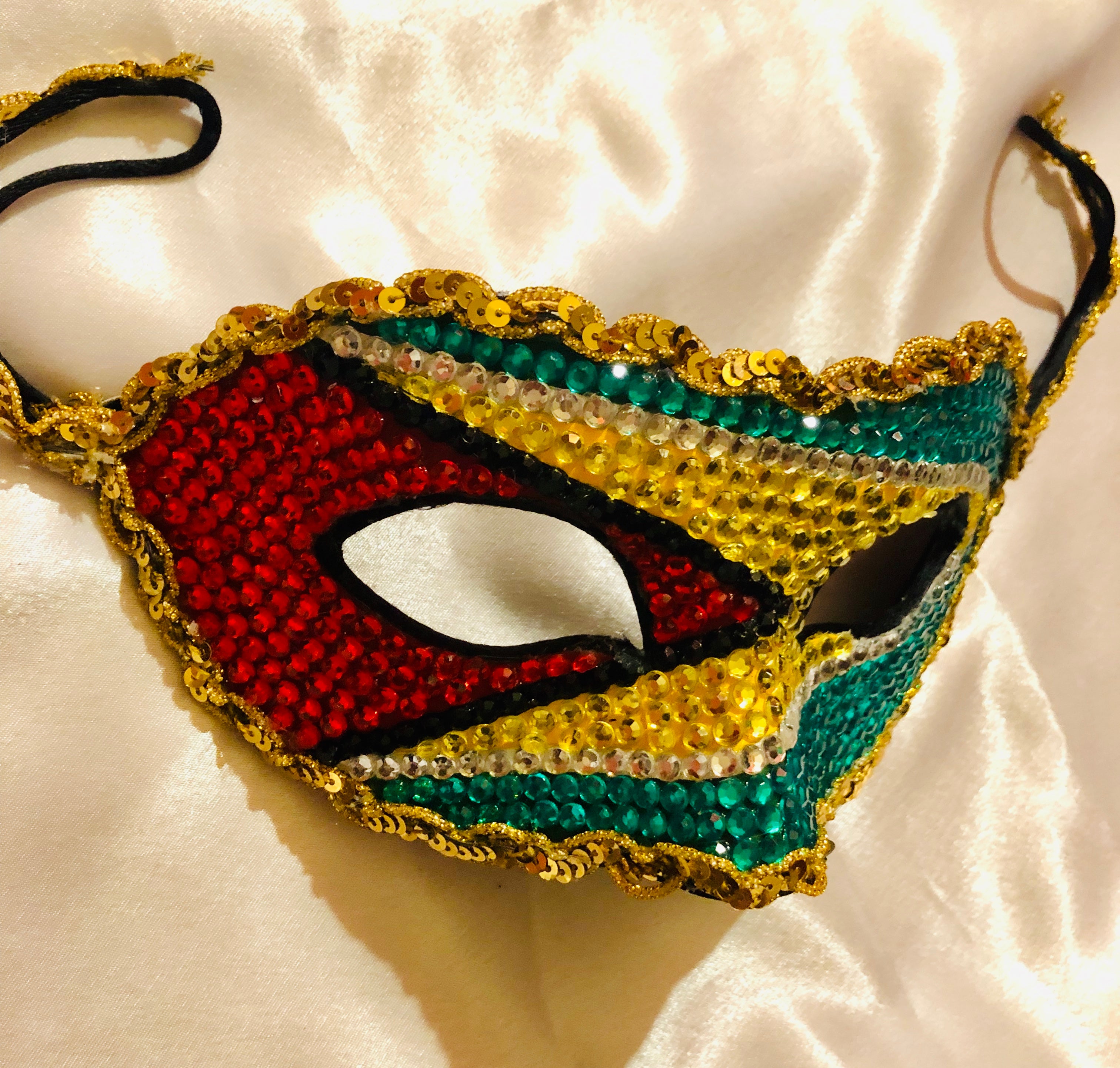 Golden Arrowhead — Guyana Flag Rhinestone Masquerade Mask